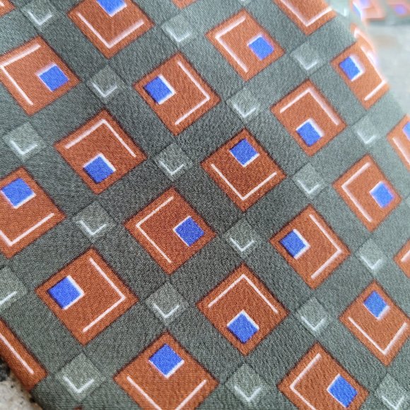 Geoffrey Beene 100% silk Tie - Picture 2 of 3